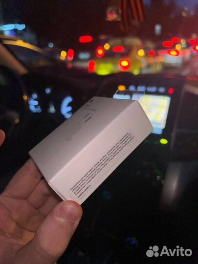 Зарядное устройство Apple 20W USB-C Power Adapter