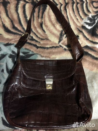Продаю женскую сумку, коричневая, кожаная