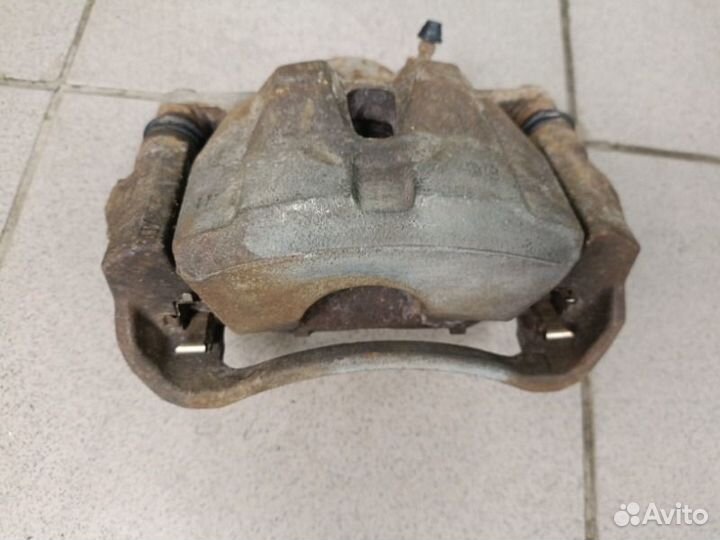 Суппорт тормозной передний левый Toyota Corolla