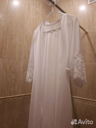 Атласный халат с кружевом