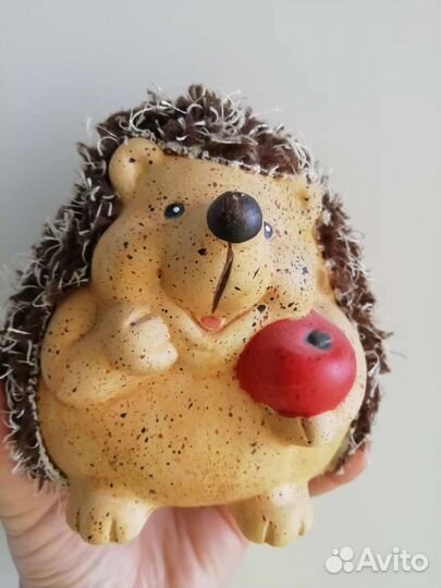 Новые сувениры(тарелка,статуэтки,копилка,корабль)