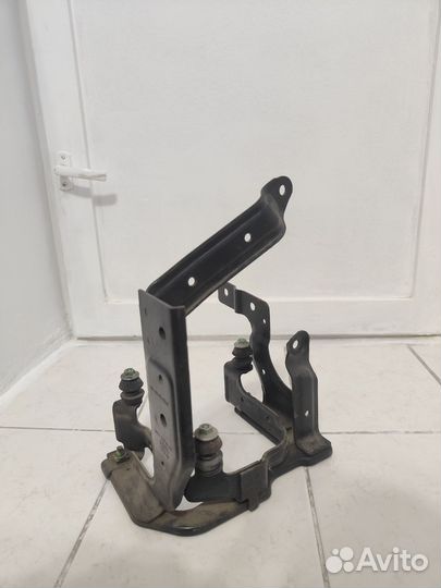 Кронштейн крепление насоса бочка эгур Ford Focus 2