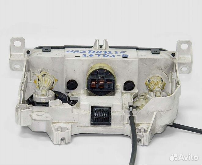 Блок управления печкой Mazda 323F BJ