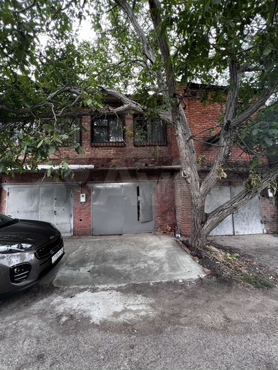 Гараж, > 30 м²