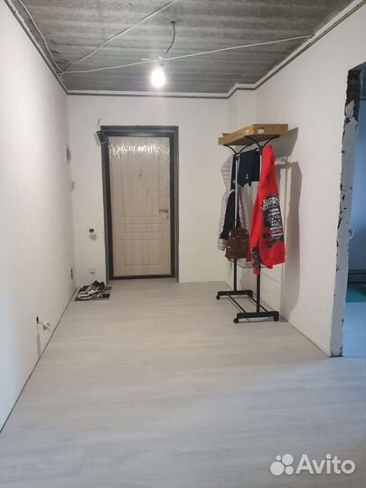 Вешалка напольная на колесах