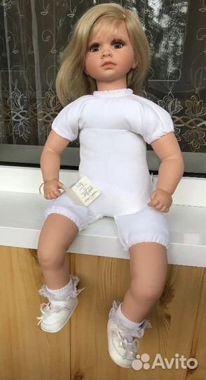 Продаю коллекционную куклу