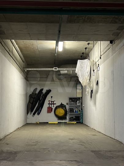 Машиноместо, > 30 м²