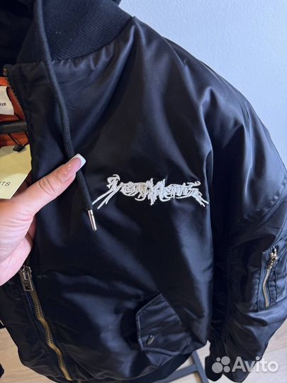 Бомбер vetements