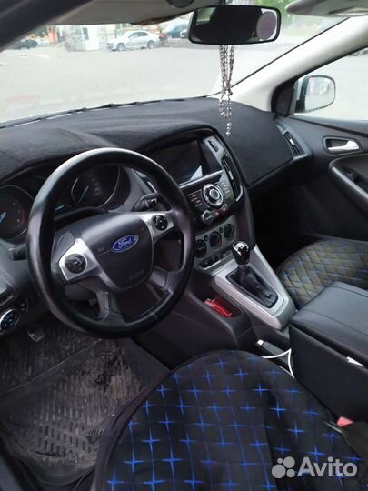 Ford Focus 1.6 МТ, 2012, битый, 280 000 км