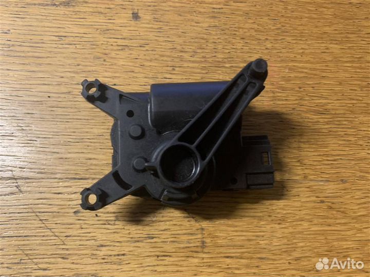 Моторчик заслонки печки VW Touareg