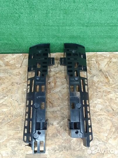 Абсорбер бампера передний Renault Clio