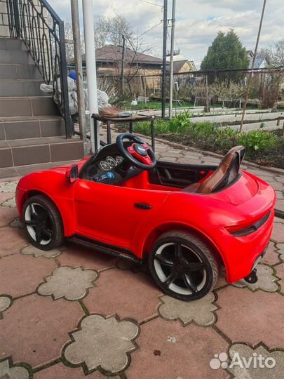 Детский автомобиль на аккумуляторе