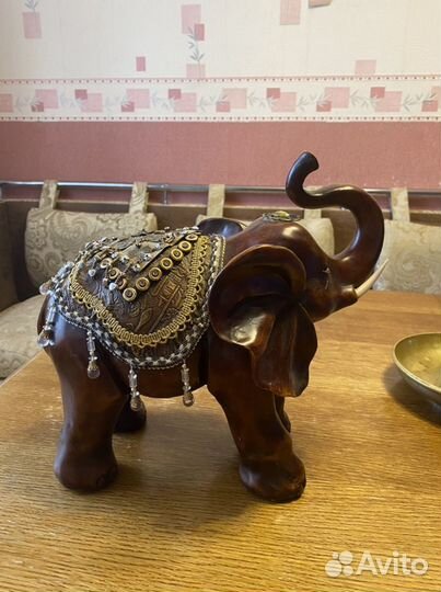 Статуэтка слона из дерева