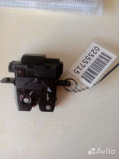 Замок багажника Ниссан