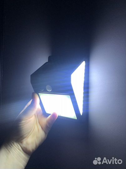 Фонарь с датчиком движения на солнечной батарее