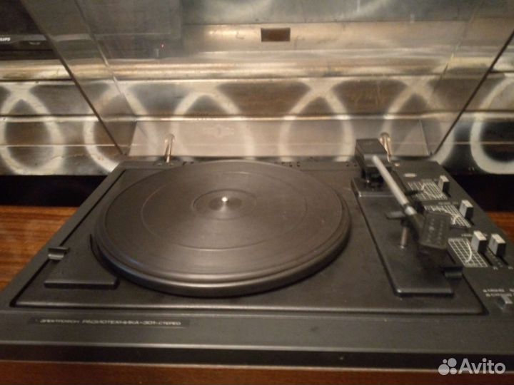 Проигрыватель винила электроника 301 стерео