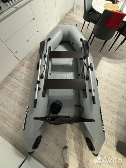 Лодка фрегат 280Е