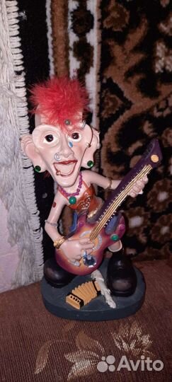Фигурка панк-рокер