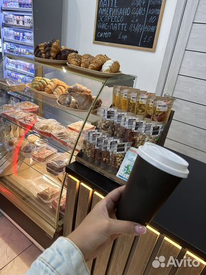 Бариста в кофейню