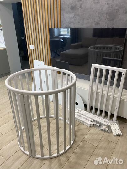 Круглая/овальная кроватка (новая)