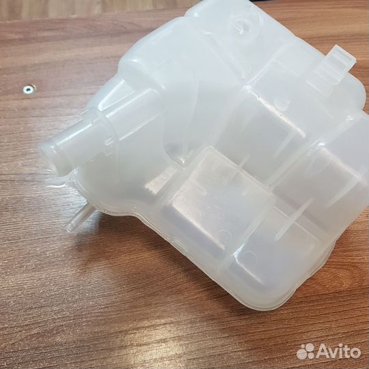 Бачок расширительный Chevrolet Cruze, Opel Astra J