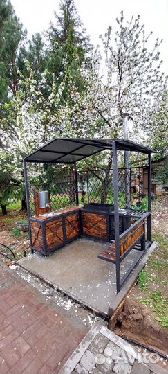 Мангал под крышей в стиле лофт