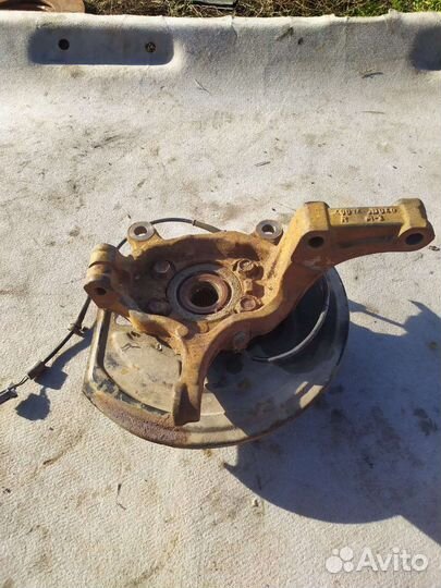 Кулак поворотный правый Nissan Qashqai (J10)