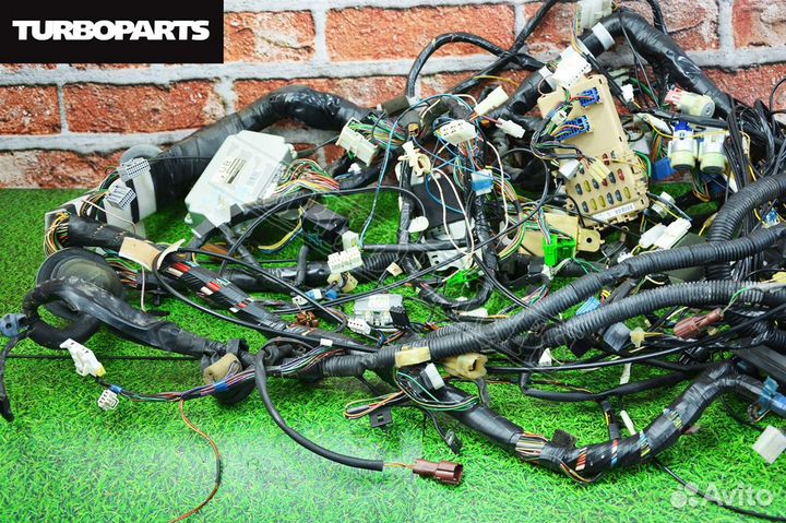 Коса автомобиля Subaru Forester SF5 EJ205