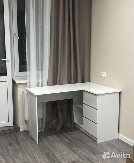 Угловой письменный стол