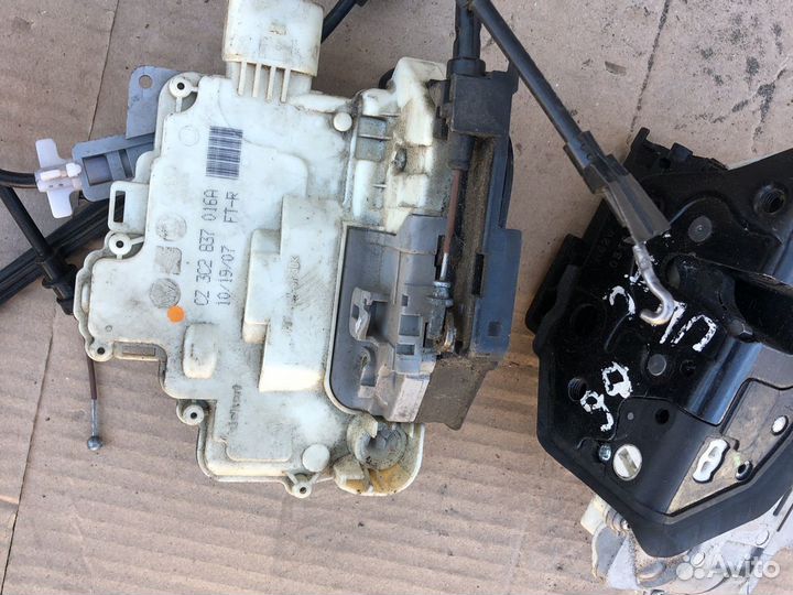 Замок передний левый Фольксваген пассат б6