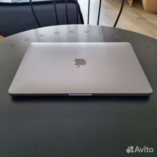 Macbook Pro 13 2020 i5 16gb 1Tb Touch Bar