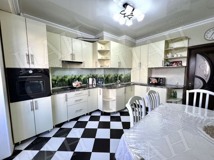 3-к. квартира, 90,2 м², 1/8 эт.