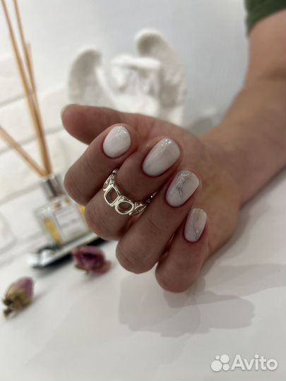 Нужна модель на маникюр