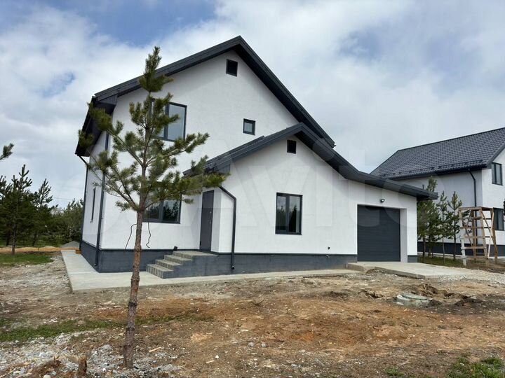 Дом 198 м² на участке 7 сот.