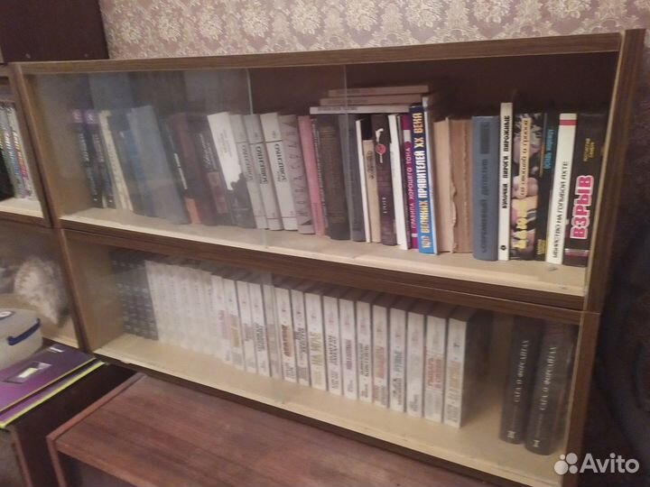 Стеклянные дверцы для полок