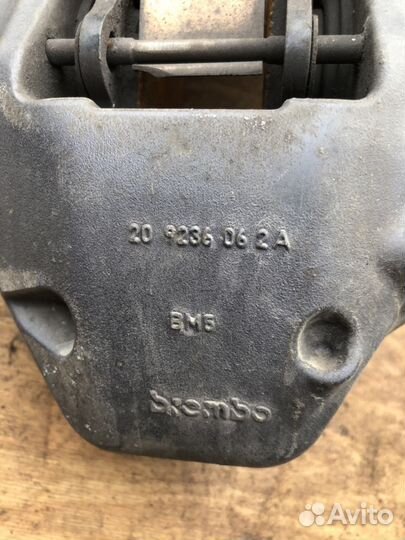 Суппорт передний правый VW Touareg Porsche Cayenne