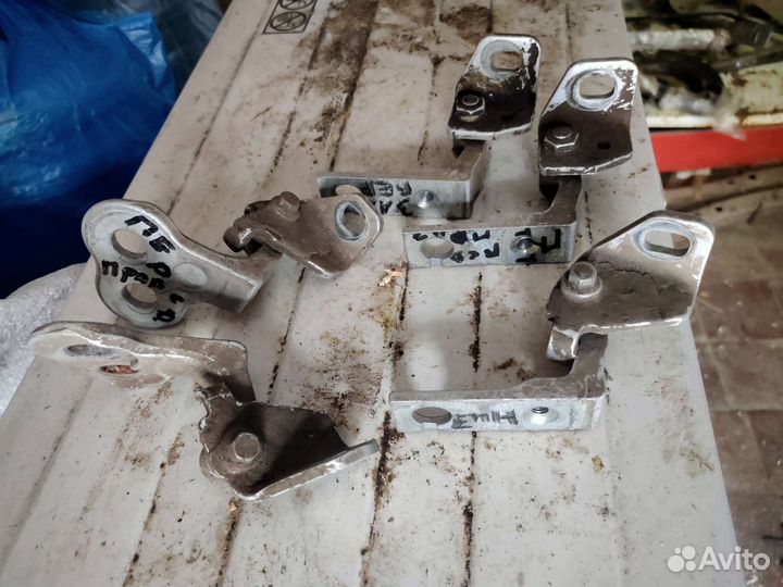 Петля дверная передняя задняя Ford Focus 3 2011-18