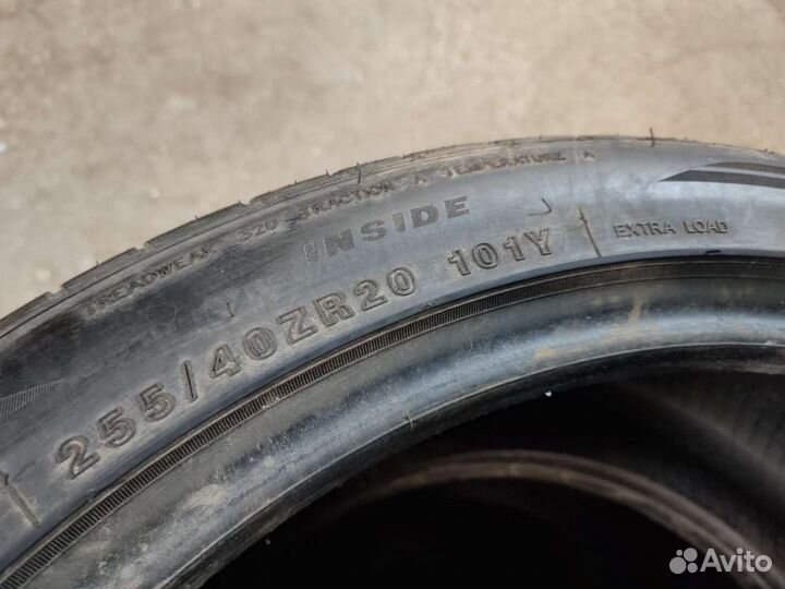 Tracmax X-Privilo TX3 255/40 R20