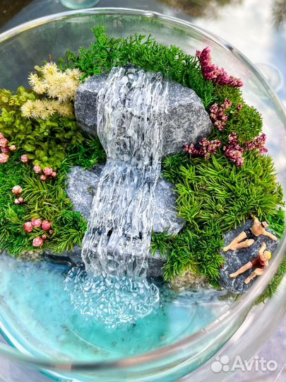 Моссариум мини, с водопадом и людьми