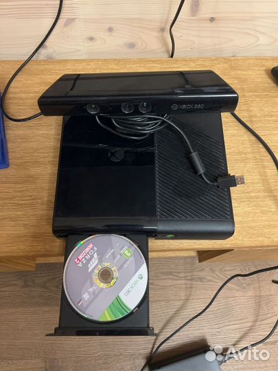 Xbox 360 e console + kinnect+ джойстик
