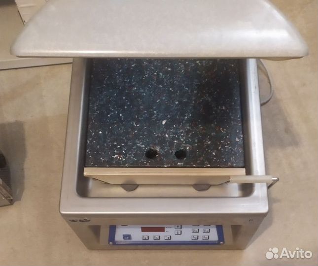 Вакуумный упаковщик, вакууматор