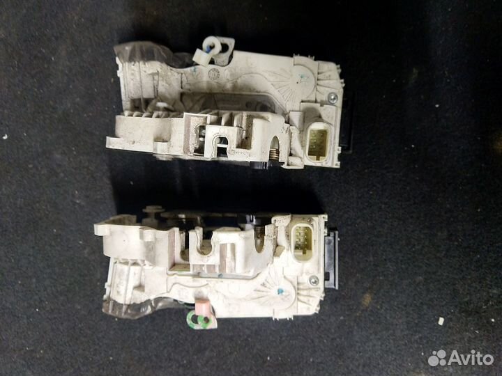 Замок задней боковой двери Grand Cherokee WK2