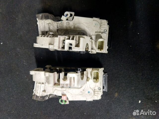 Замок задней боковой двери Grand Cherokee WK2