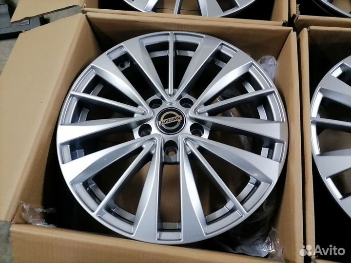 Новые Nissan R17 5x114.3