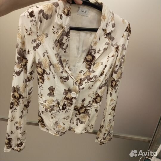 Весенний трикотажный пиджак Odji