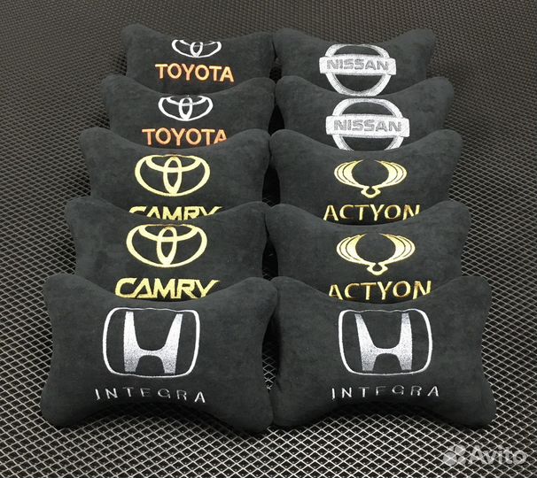 Подушка на подголовник с вышивкой логотипа