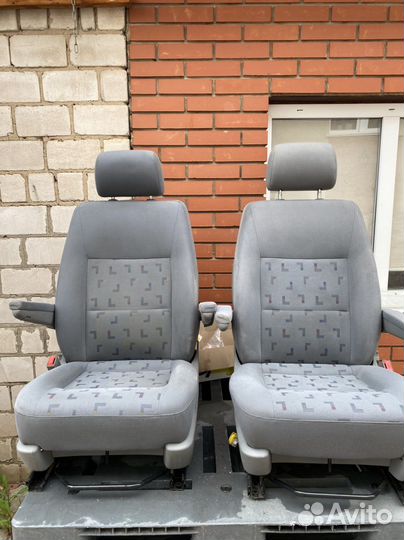 Передние сиденья vw мультиван т5