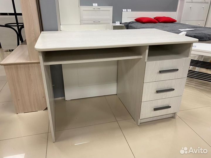 Письменный стол