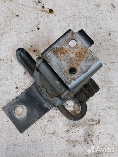 Петля двери передняя левая нижняя audi a8 d2 ауди