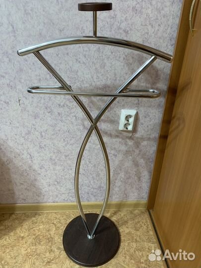 Вешалка/ подставка напольная для костюма